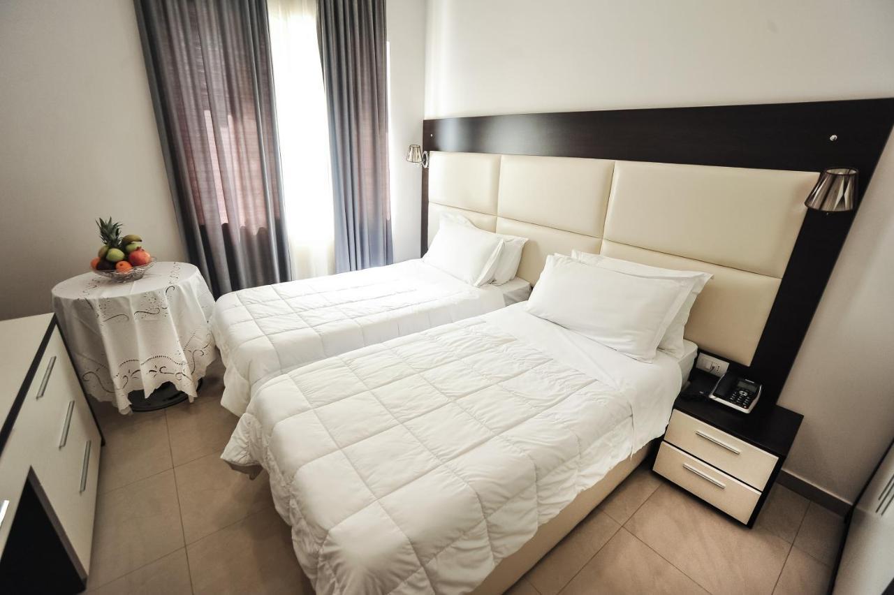 Hotel Vila E Arte City Center ติรานา ภายนอก รูปภาพ