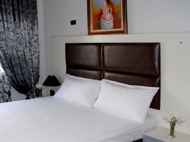 Hotel Vila E Arte City Center ติรานา ภายนอก รูปภาพ